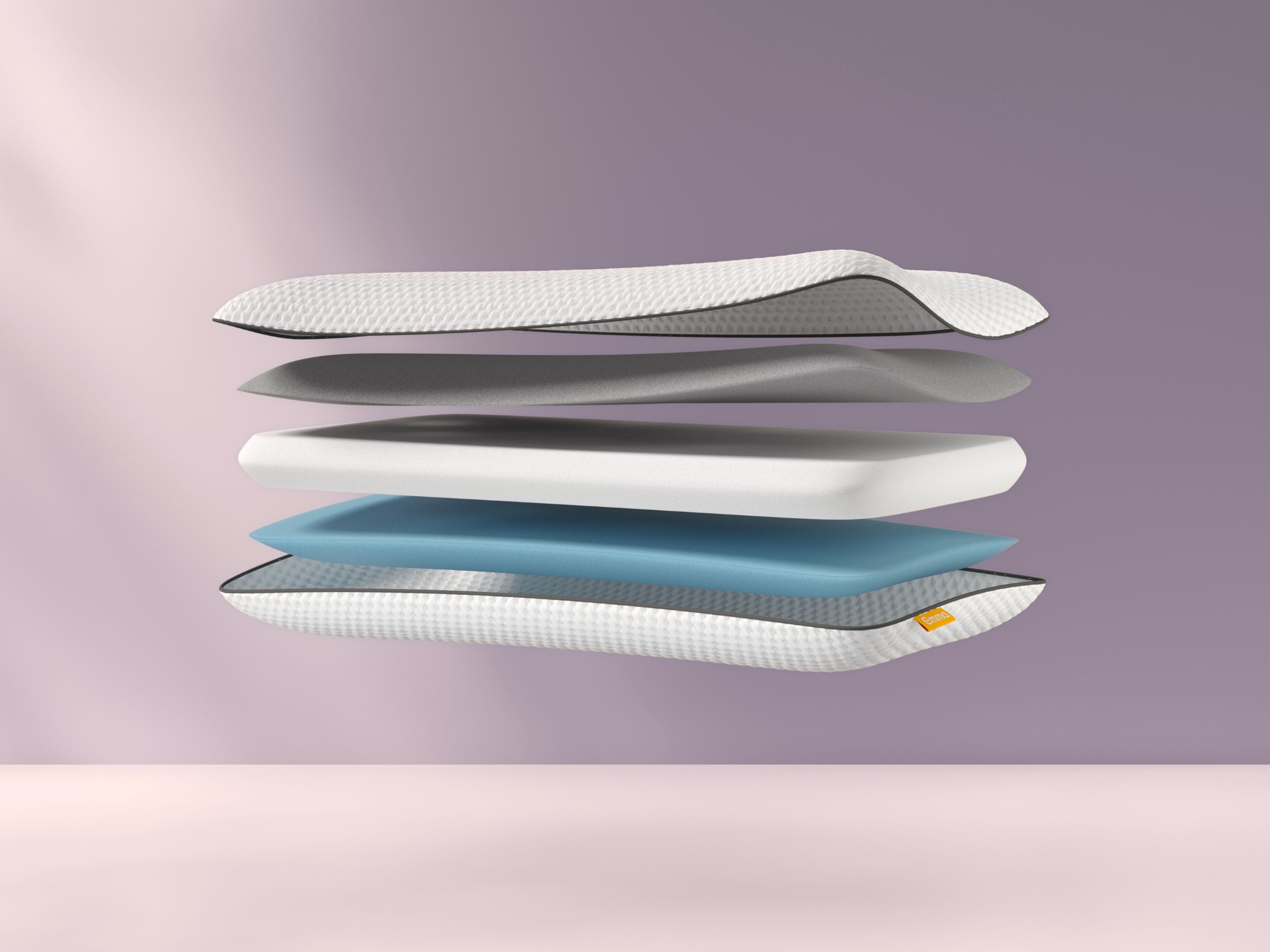 Exploded view van het Emma Diamond kussen met vier afzonderlijke lagen: bovenste witte laag met geribbelde textuur, daaronder een grijze comfortlaag, gevolgd door een blauwe ondersteuningslaag en onderaan een oranje basislaag; weergegeven tegen een zachte paarse achtergrond.